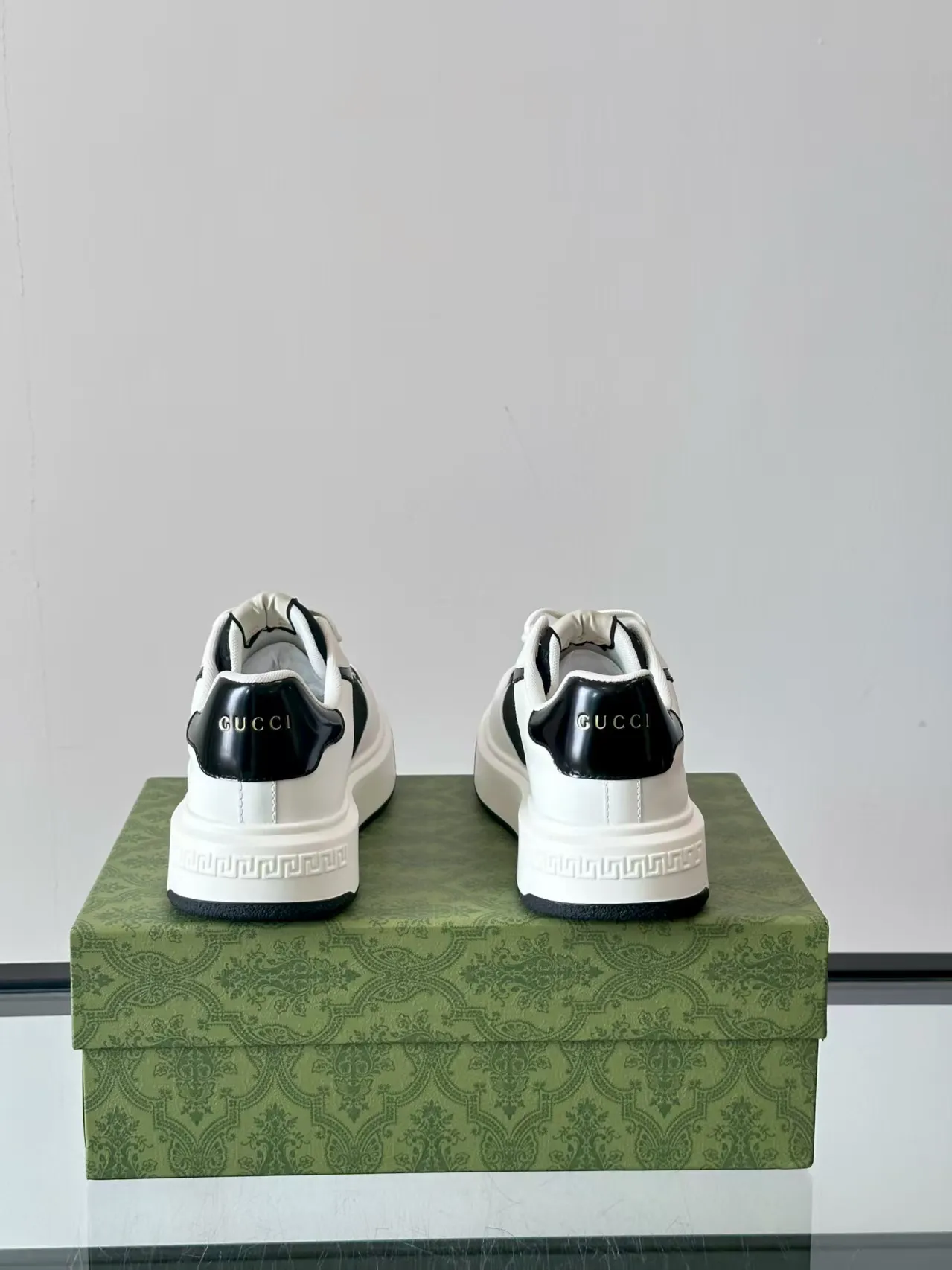 P460. New men's shoes GUCCI [Lightning] latest shoes shipped. Original quality, fashionable, special materials, sheepskin lining, new packaging. The foot feels super comfortable and the workmanship is impeccable. Size: 38-45, white lining. No. 058